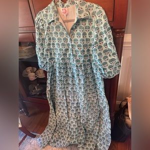 Beautiful Victoria Dunn collared dress. Flowy and comfy!